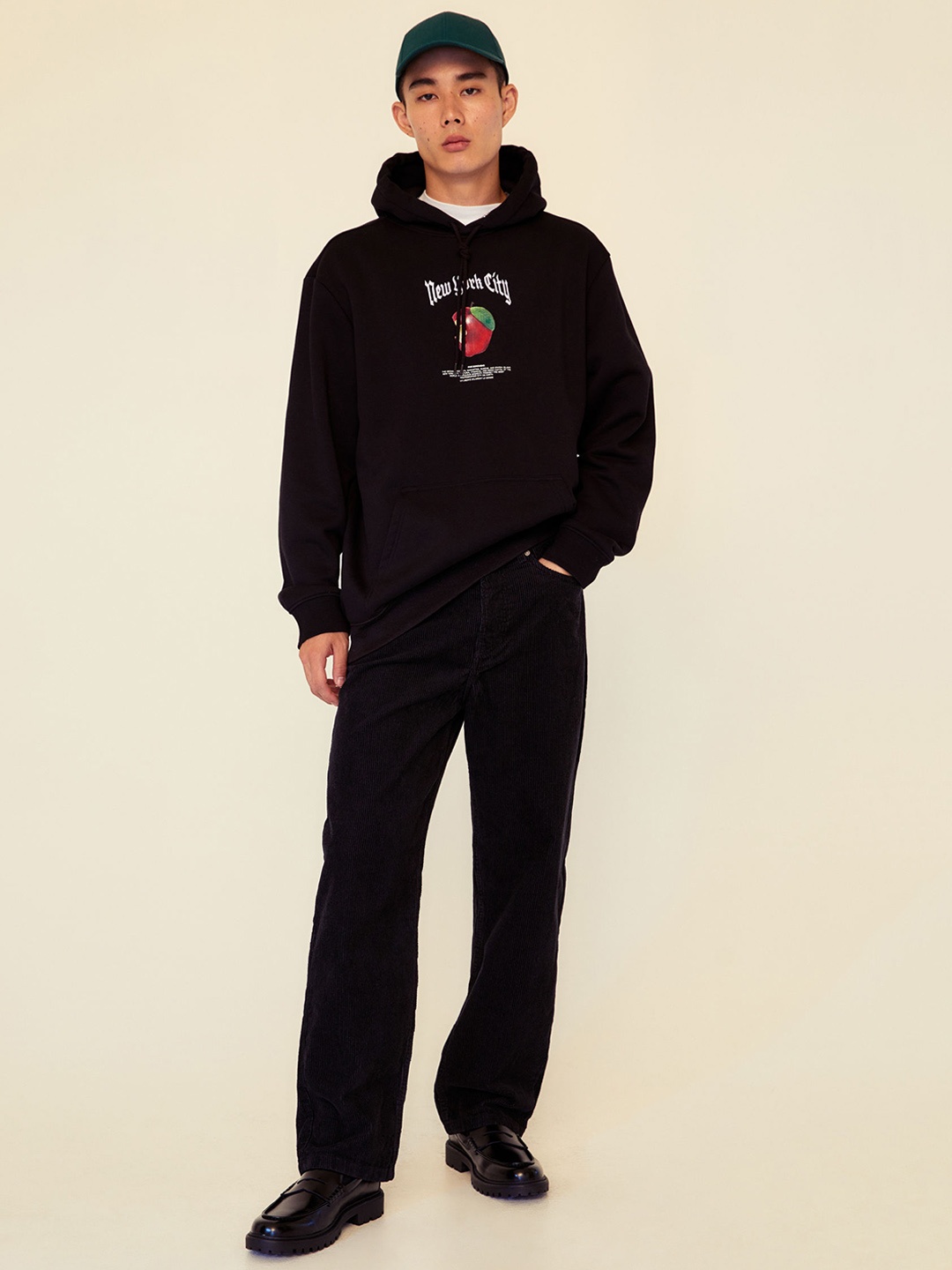

H&M Men Black Loose Fit Corduroy Trousers