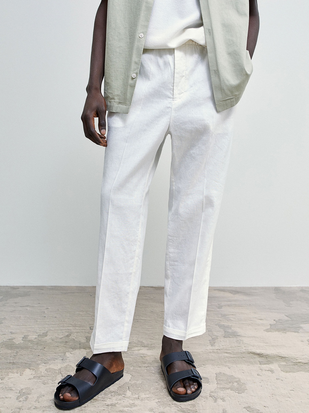 

H&M Men White Regular Fit Linen-Mix Joggers