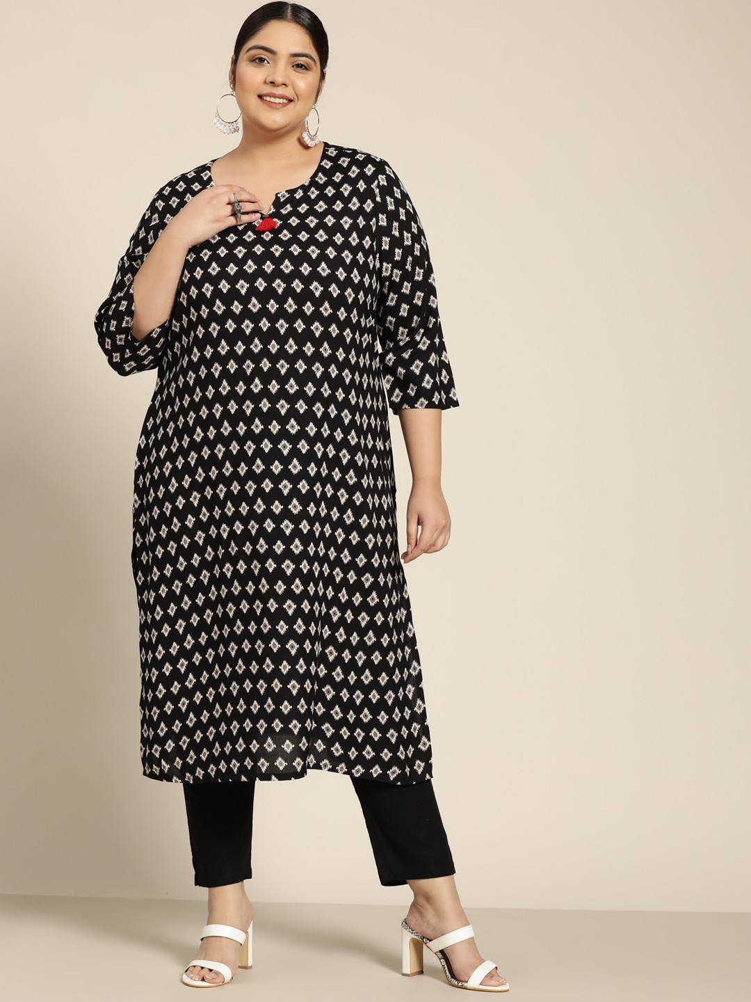 

Sztori Women Black & White Ethnic Motifs Printed Kurta