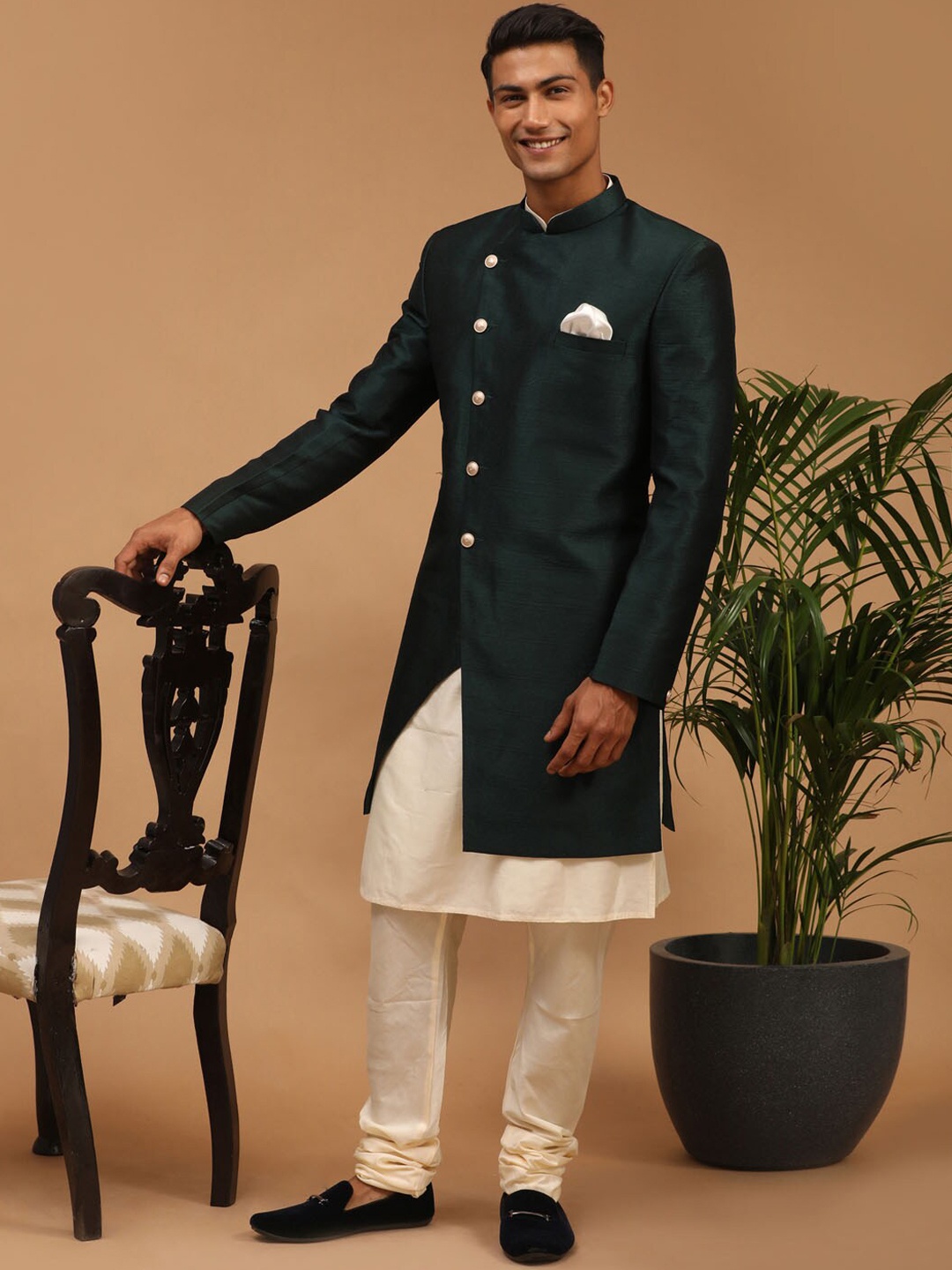 

VASTRAMAY Men Green Solid Kurta Pyjama Sherwani Set