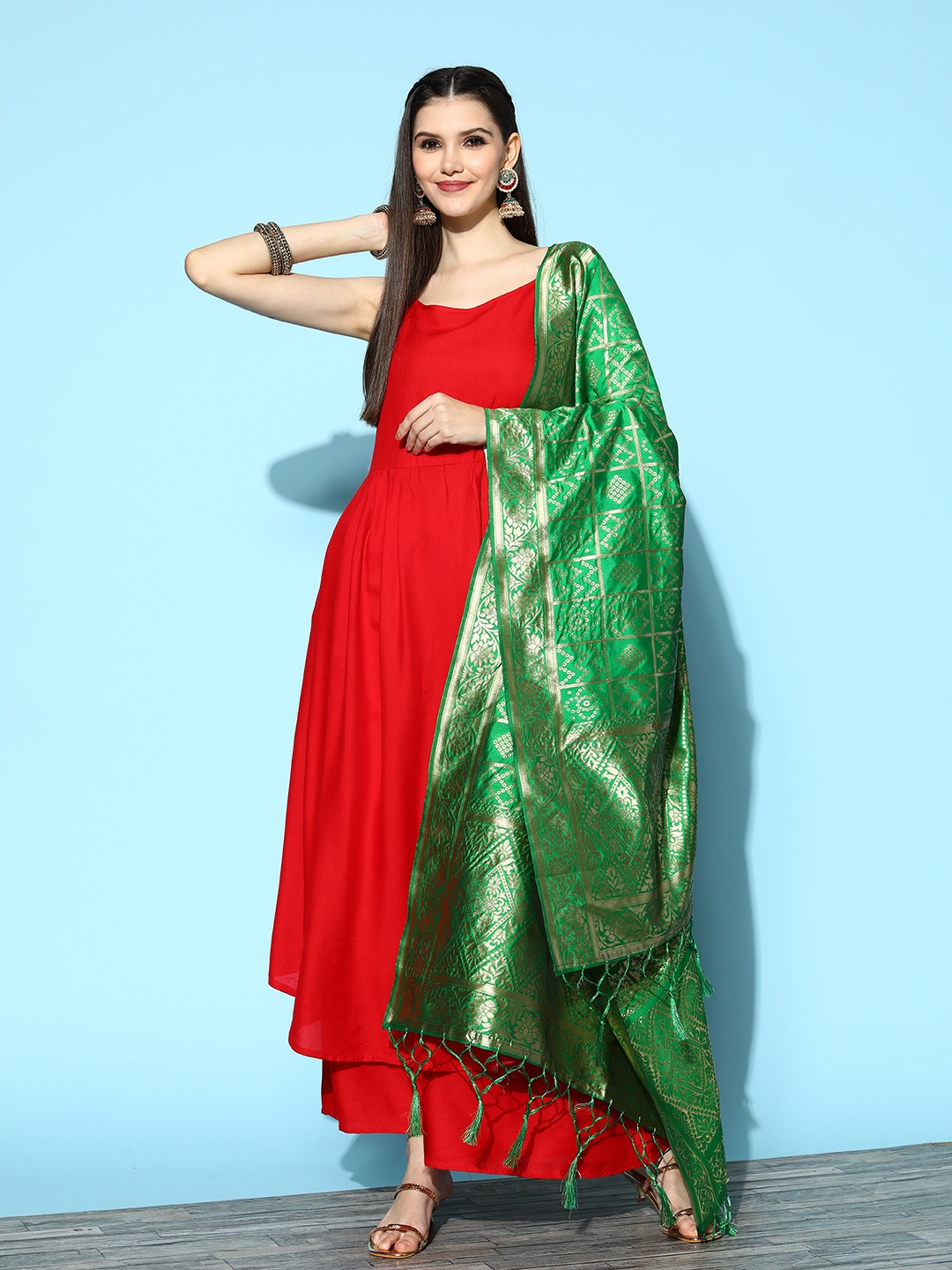 

InWeave Women Solid Viscose Rayon Spaghetti Straps Kurta Set, Red