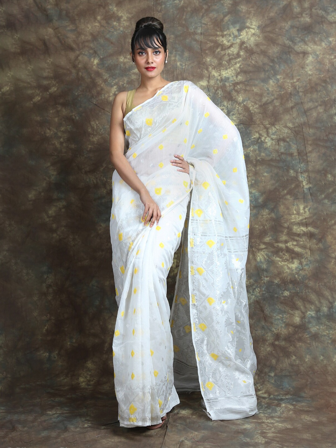 

Arhi White & Yellow Floral Silk Cotton Jamdani Saree