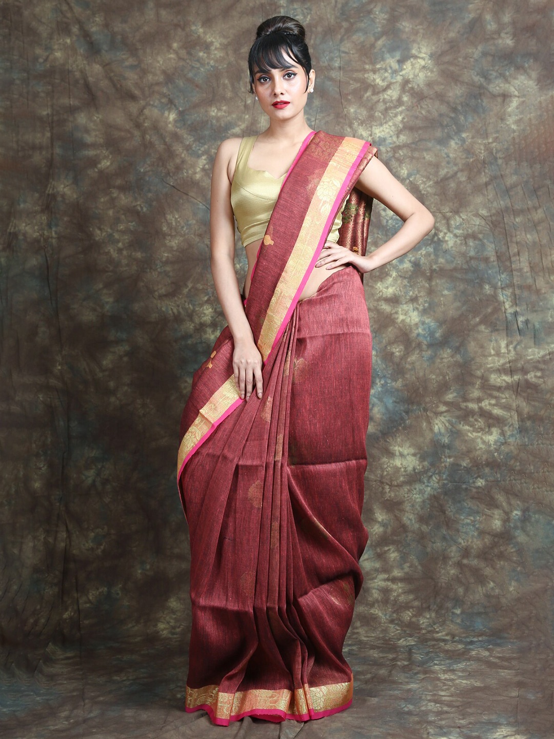 

Arhi Brown & Gold-Toned Floral Pure Linen Saree