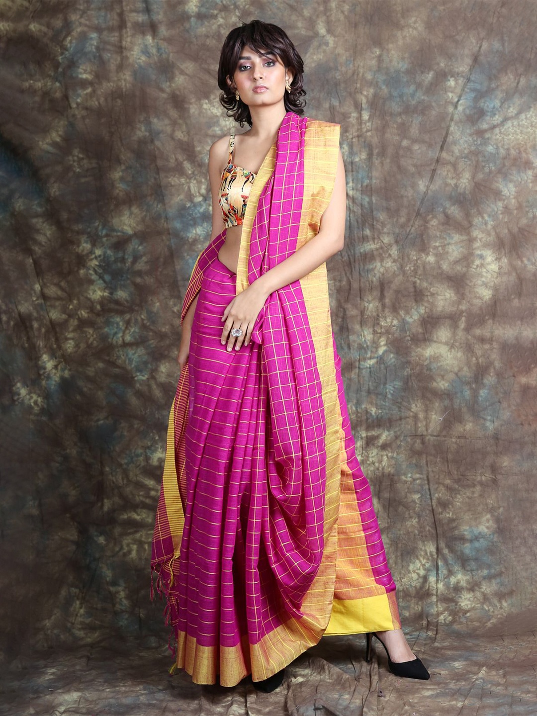 

Arhi Pink & Yellow Checked Saree