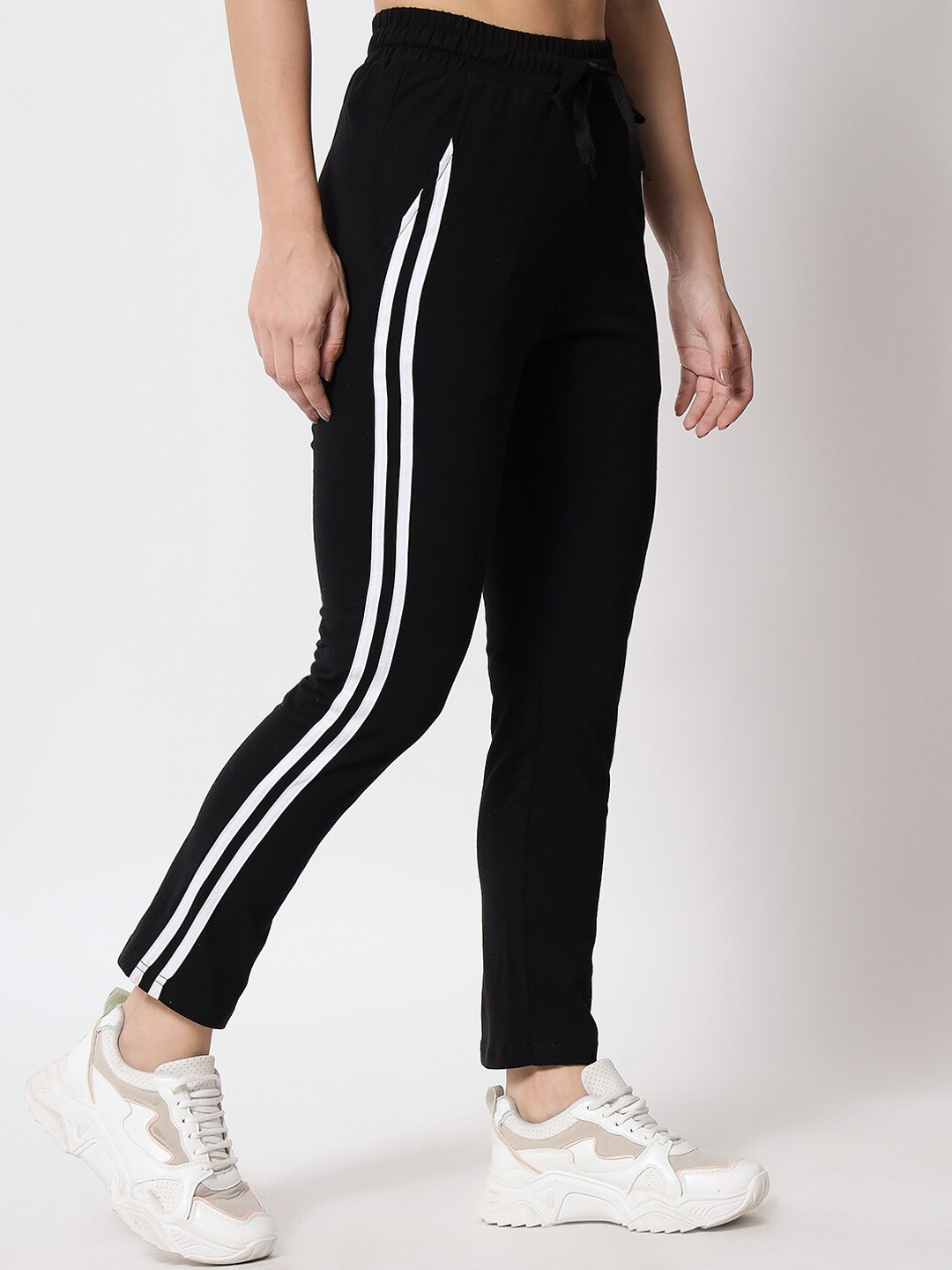 

Q-rious Women Black Regular Fit Solid Cotton Track Pants