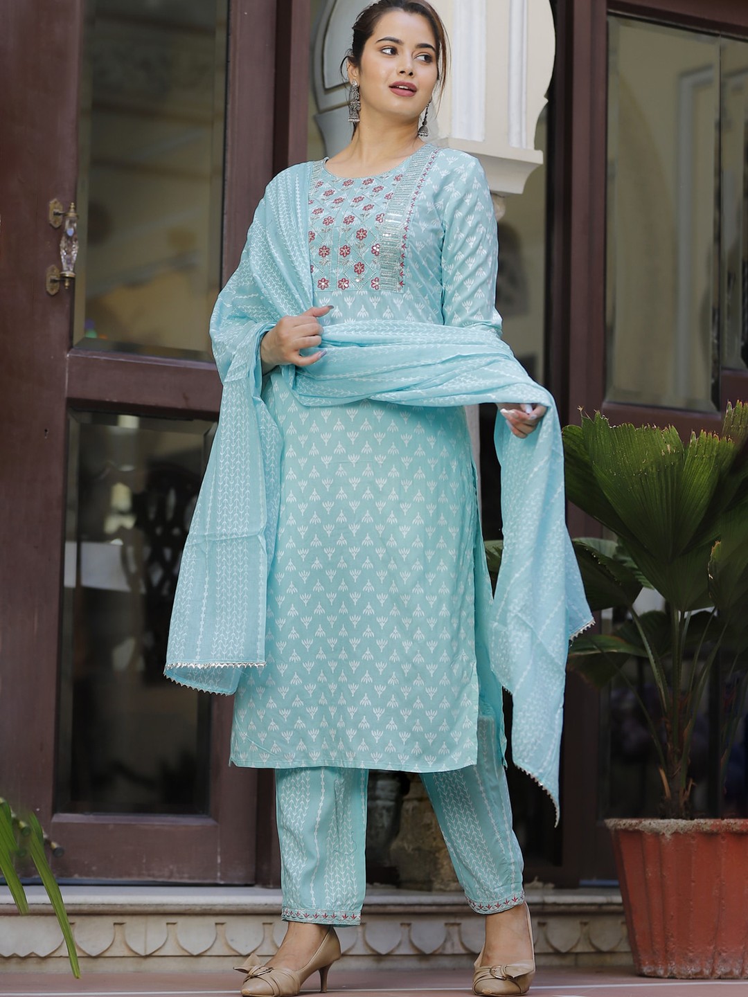 

SINGNI Women Ethnic Motifs Printed Kurta with Trousers & Dupatta, Blue
