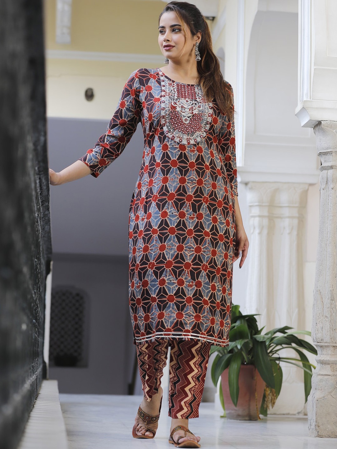 

SINGNI Women Ethnic Motifs Printed Kurta with Palazzos & With Dupatta, Red