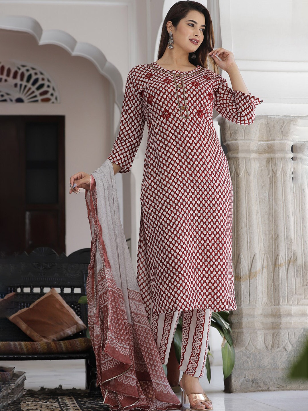 

SINGNI Women Ethnic Motifs Printed Kurta with Trouser & With Dupatta, Maroon