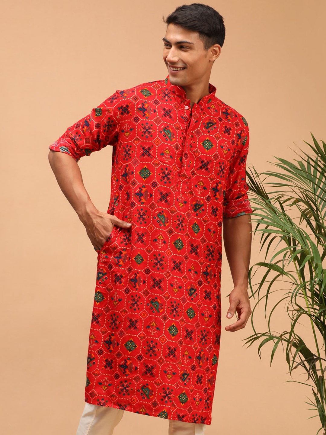 

VASTRAMAY Men Red & Green Ethnic Motifs Cotton Printed Kurta