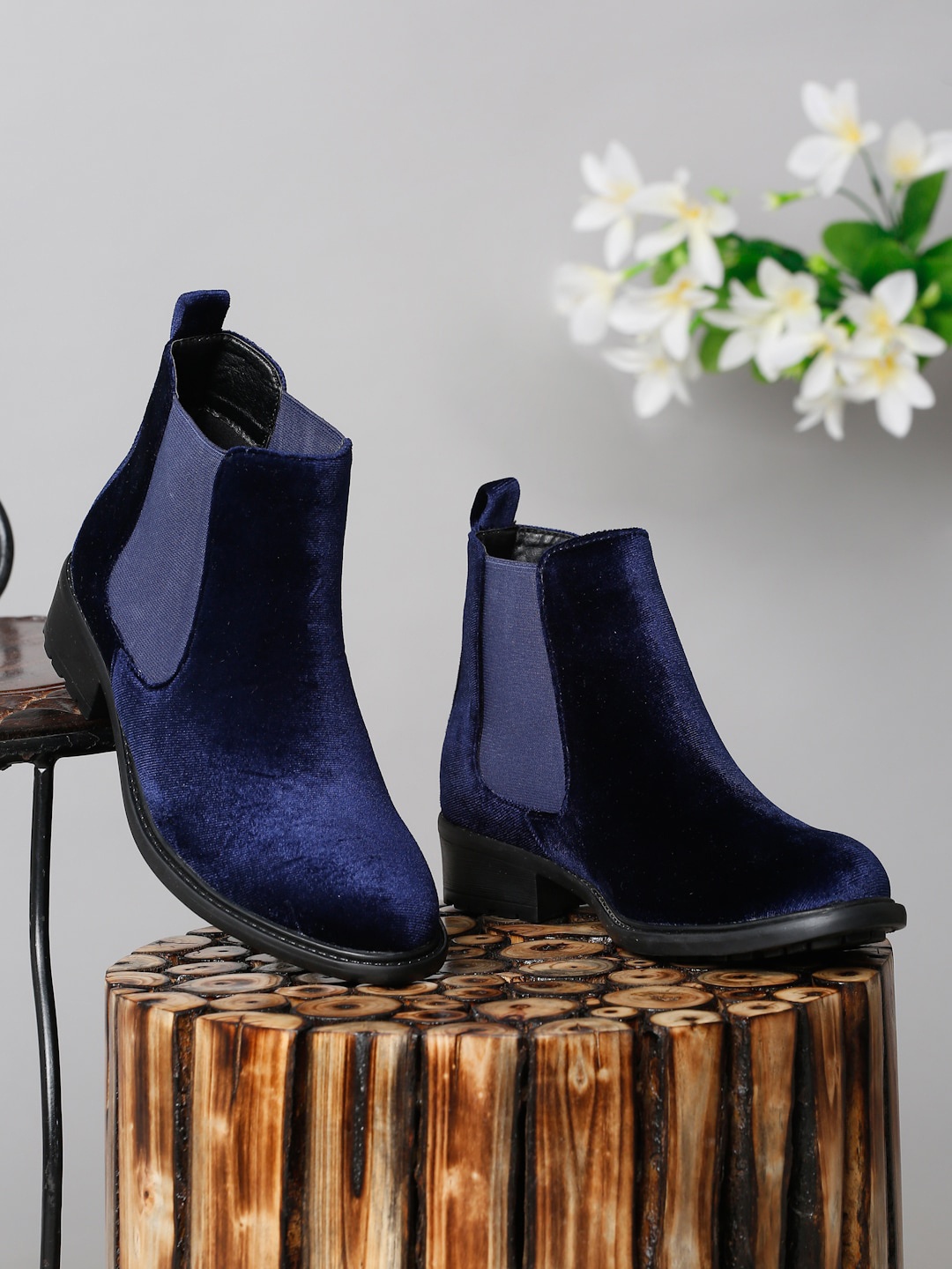 

Bruno Manetti Women Blue Textured Chelsea Boots