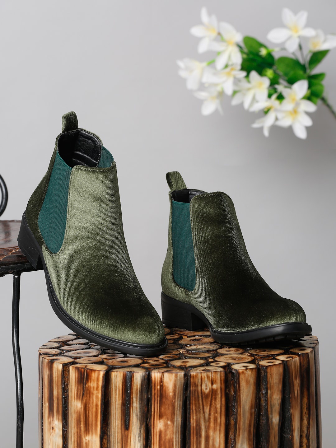 

Bruno Manetti Women Green Solid Block Boots