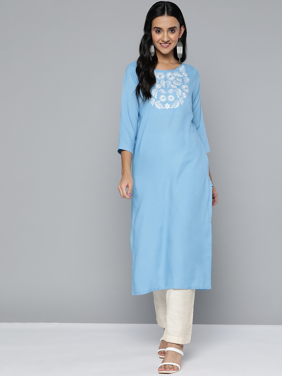 

HERE&NOW Women Floral Embroidered Keyhole Neck Kurta, Blue
