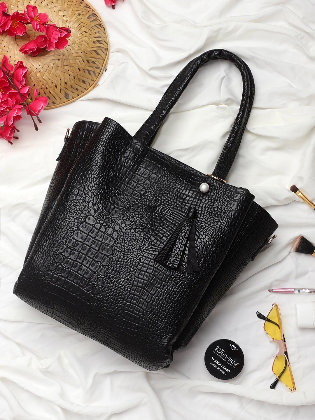 

Bag Pepper Black Textured PU Structured Shoulder Bag