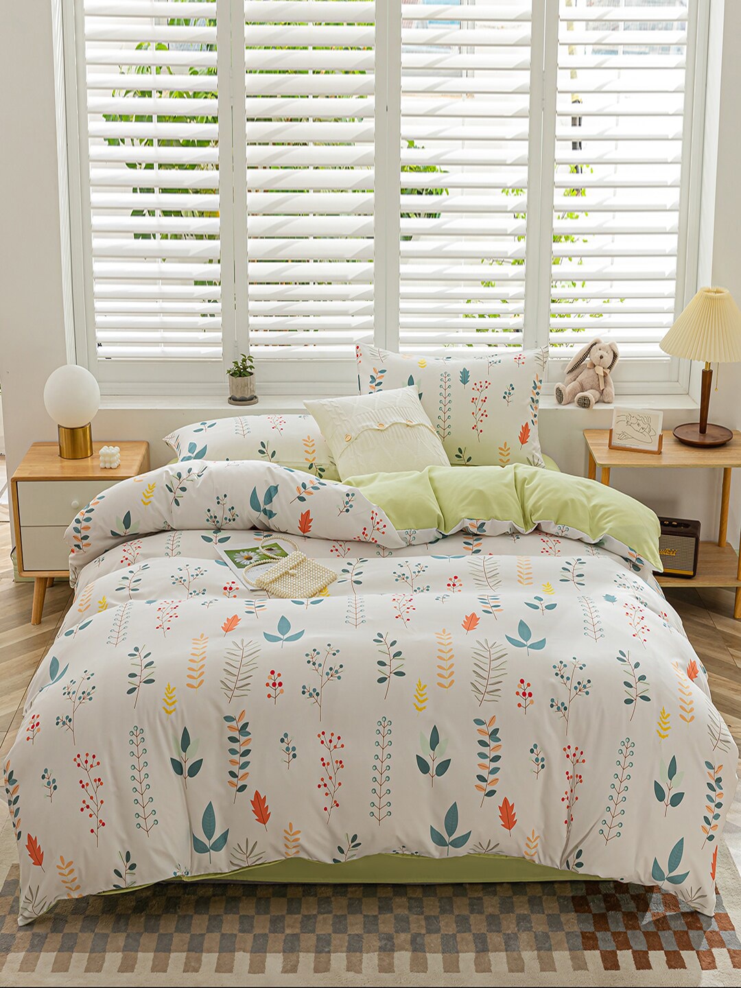 

JC Collection Green & White Printed Poly Cotton Bedding Set with Quilt Cover