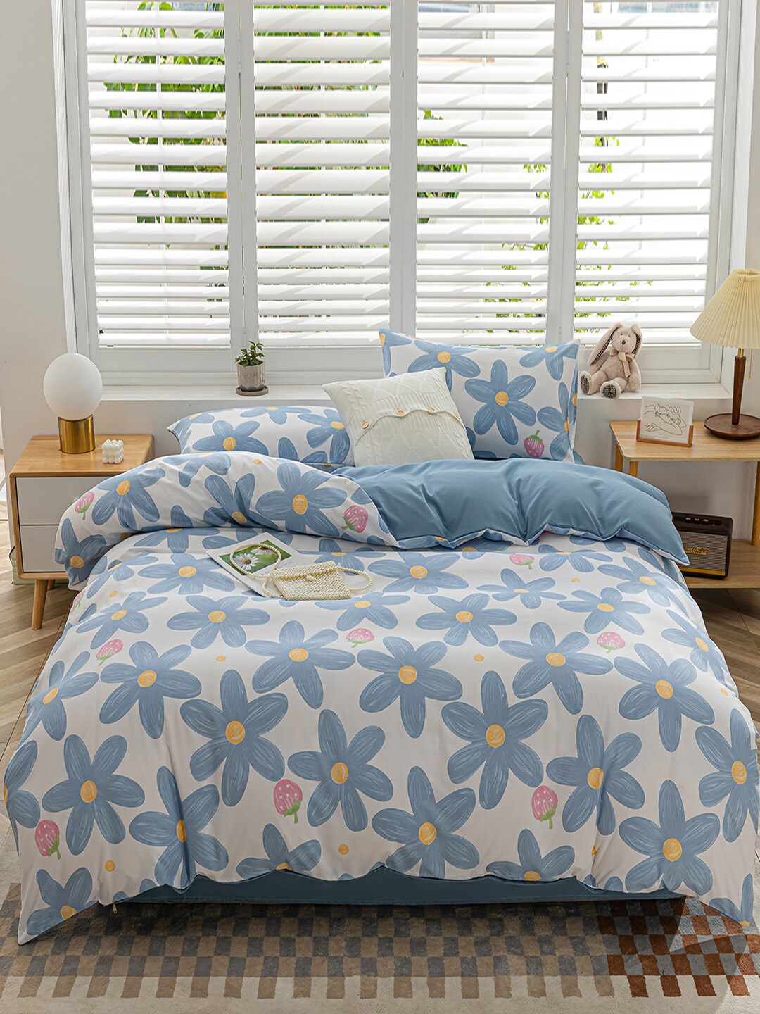 

JC Collection Blue & White Printed Single Bedding Set With 2 Pillow Covers & Quilt Cover