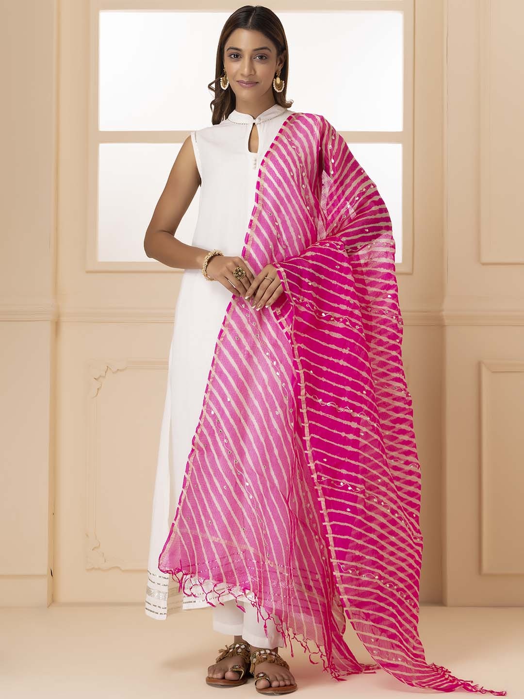 

Geroo Jaipur Pink & Gold-Toned Printed Pure Silk Leheriya Dupatta with Gotta Patti