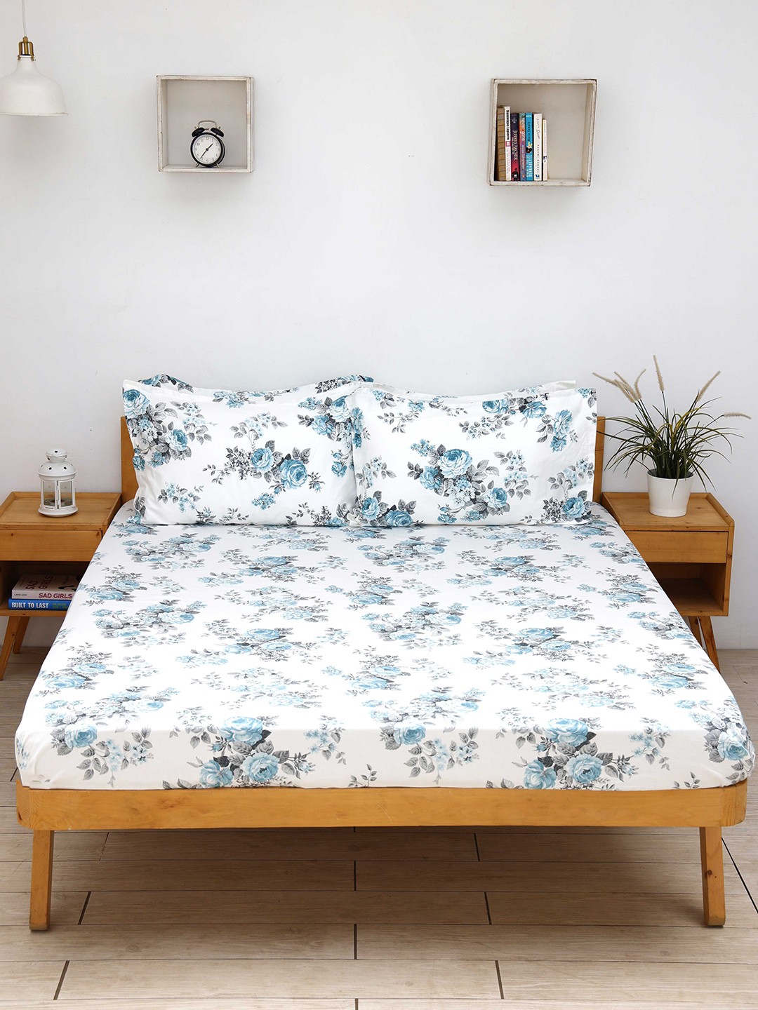 

Ariana Blue & White Floral 400 TC King Bedsheet with 2 Pillow Covers