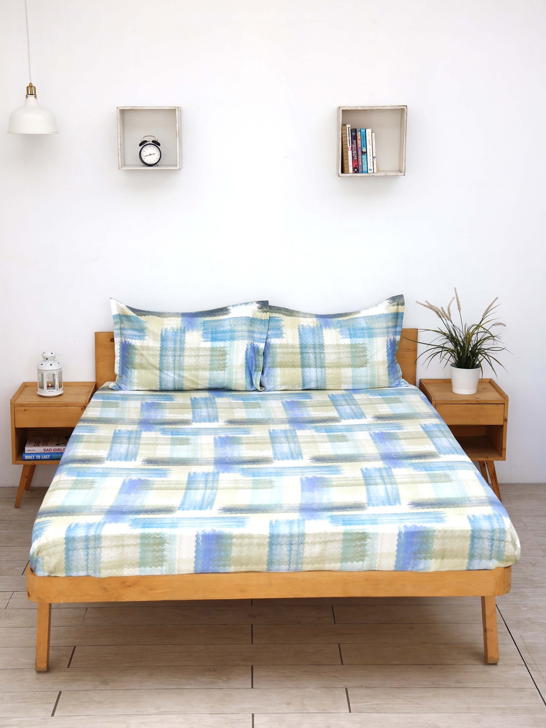 

Ariana Blue & White 400 TC King Bedsheet with 2 Pillow Covers