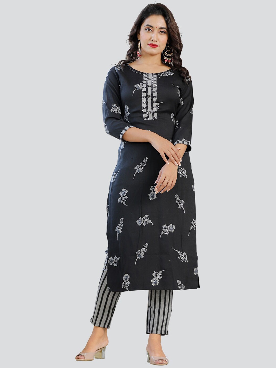 

DHRTI Women Black Floral Printed Kurta with Trousers
