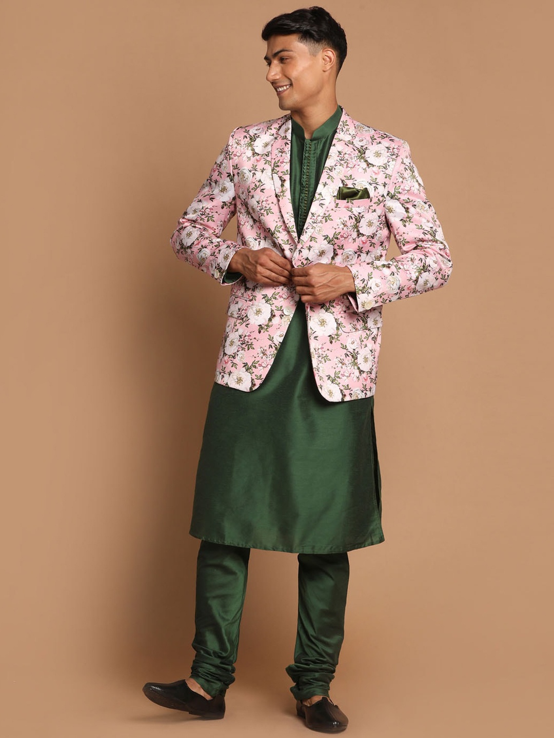 

VASTRAMAY Men Green Kurta With Pyjamas & With Floral Printed Blazer