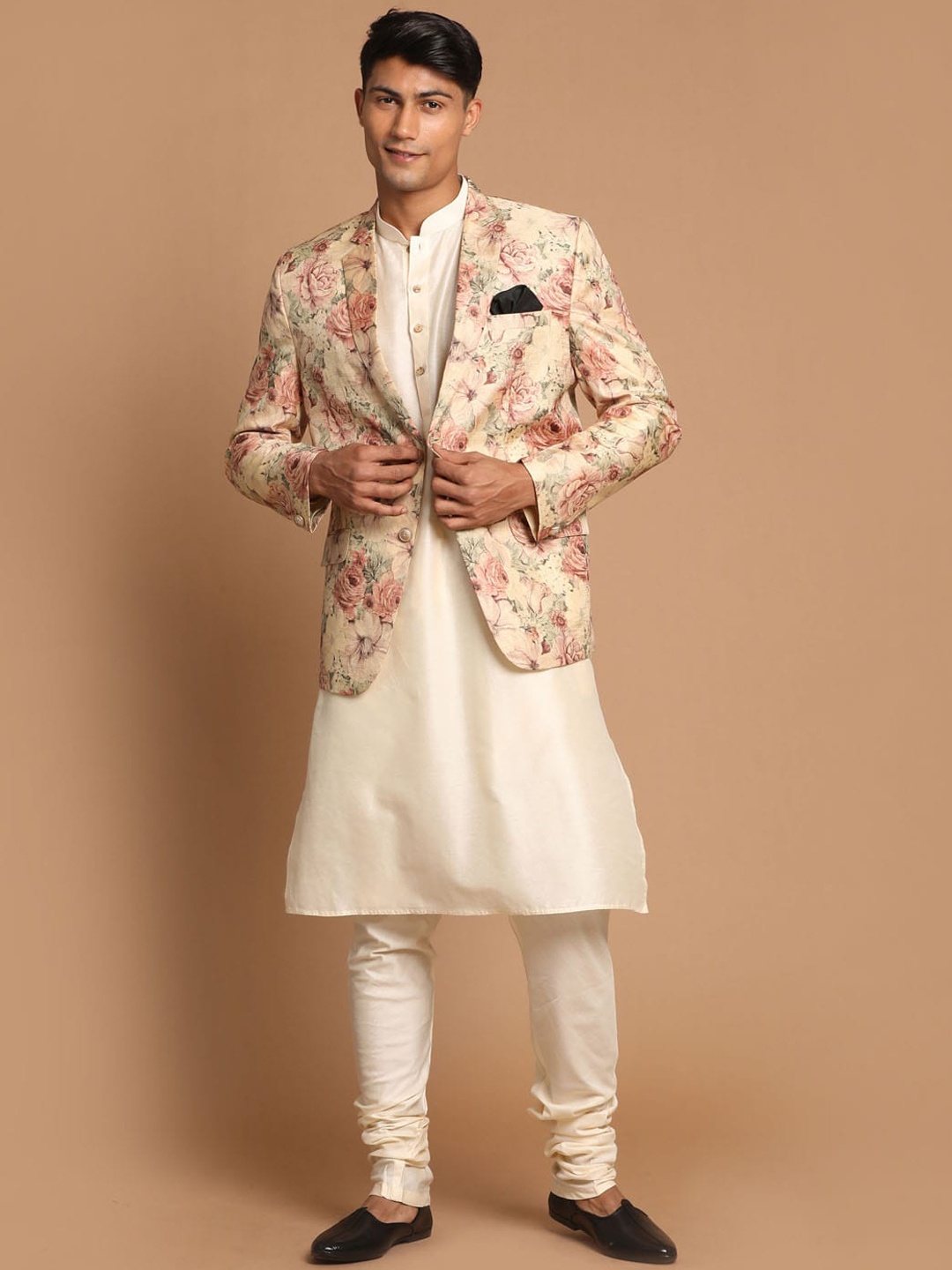 

VASTRAMAY Men Cream-Coloured Kurta With Pyjamas & With Floral Printed Blazer