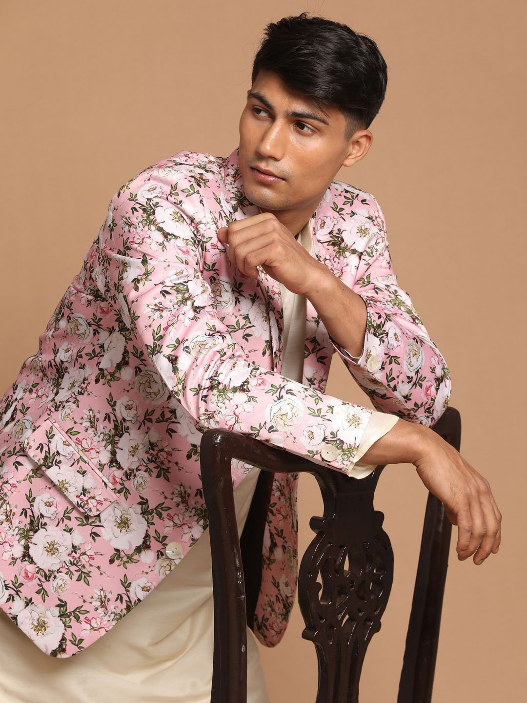 

VASTRAMAY Men Cream-Coloured Kurta With Pyjamas & With Floral Printed Blazer