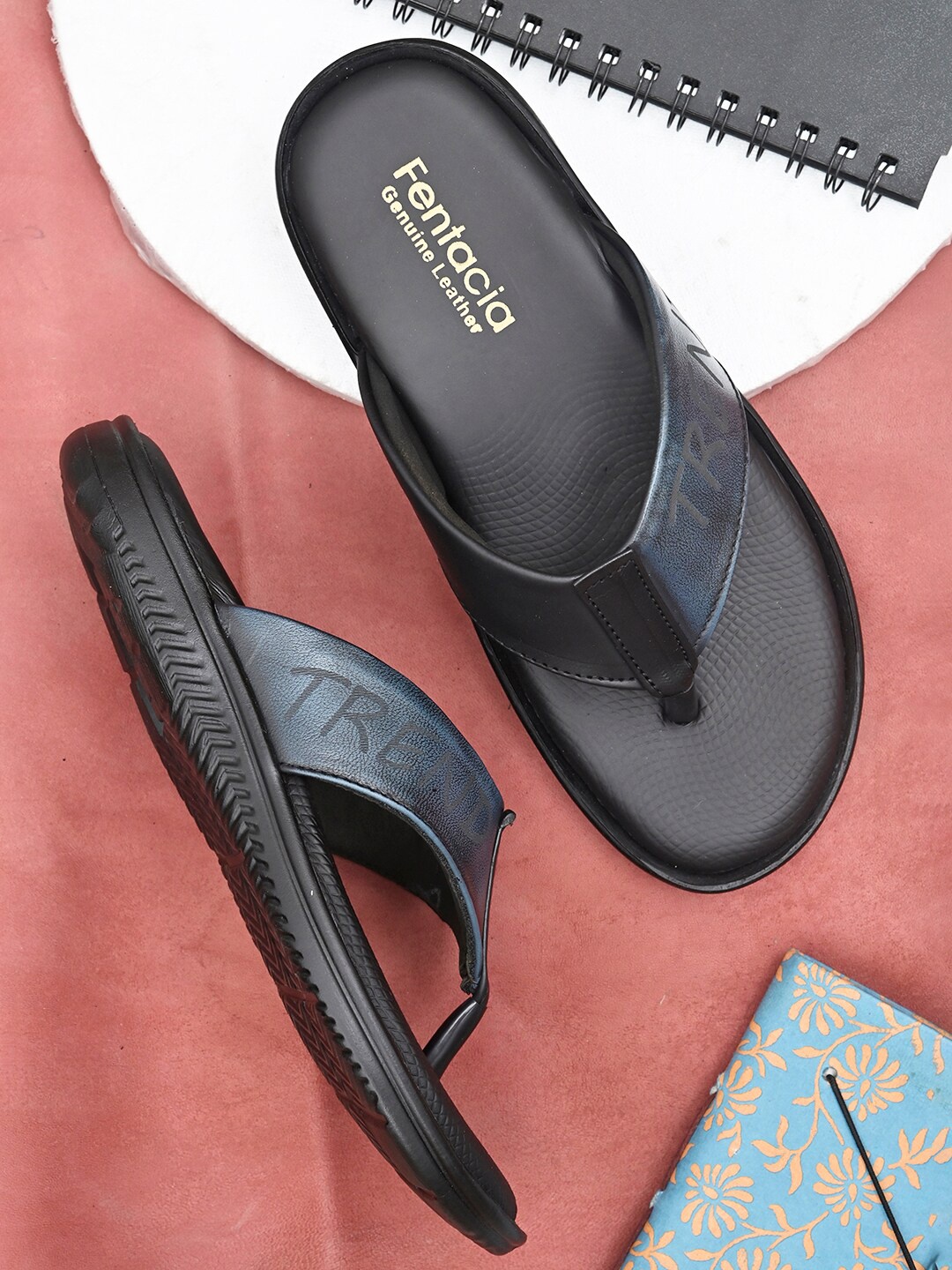 

FENTACIA Men Blue Solid Thong Sandals