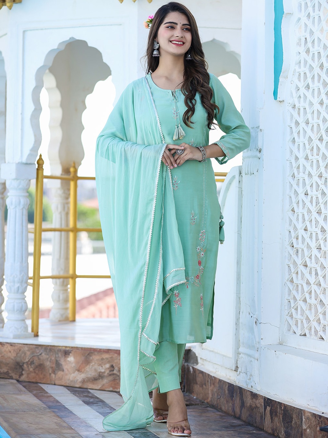 

KAAJH Women Green Floral Embroidered Thread Work Pure Silk Kurta with Trousers & With Dupatta