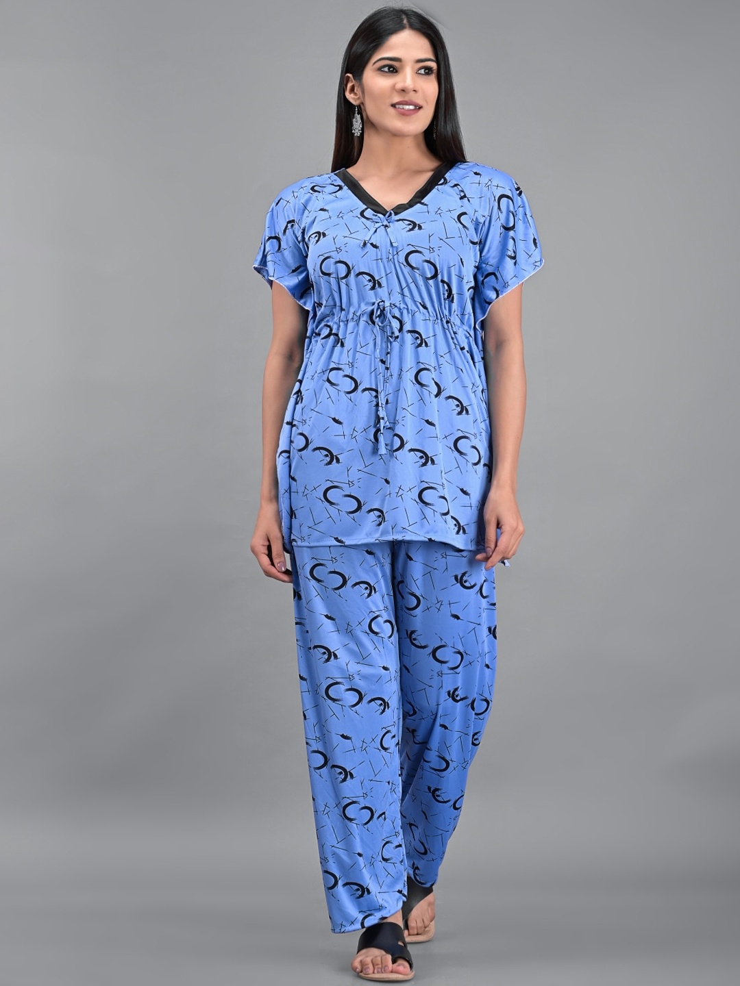 

Apratim Women Blue & Black Printed Night suit