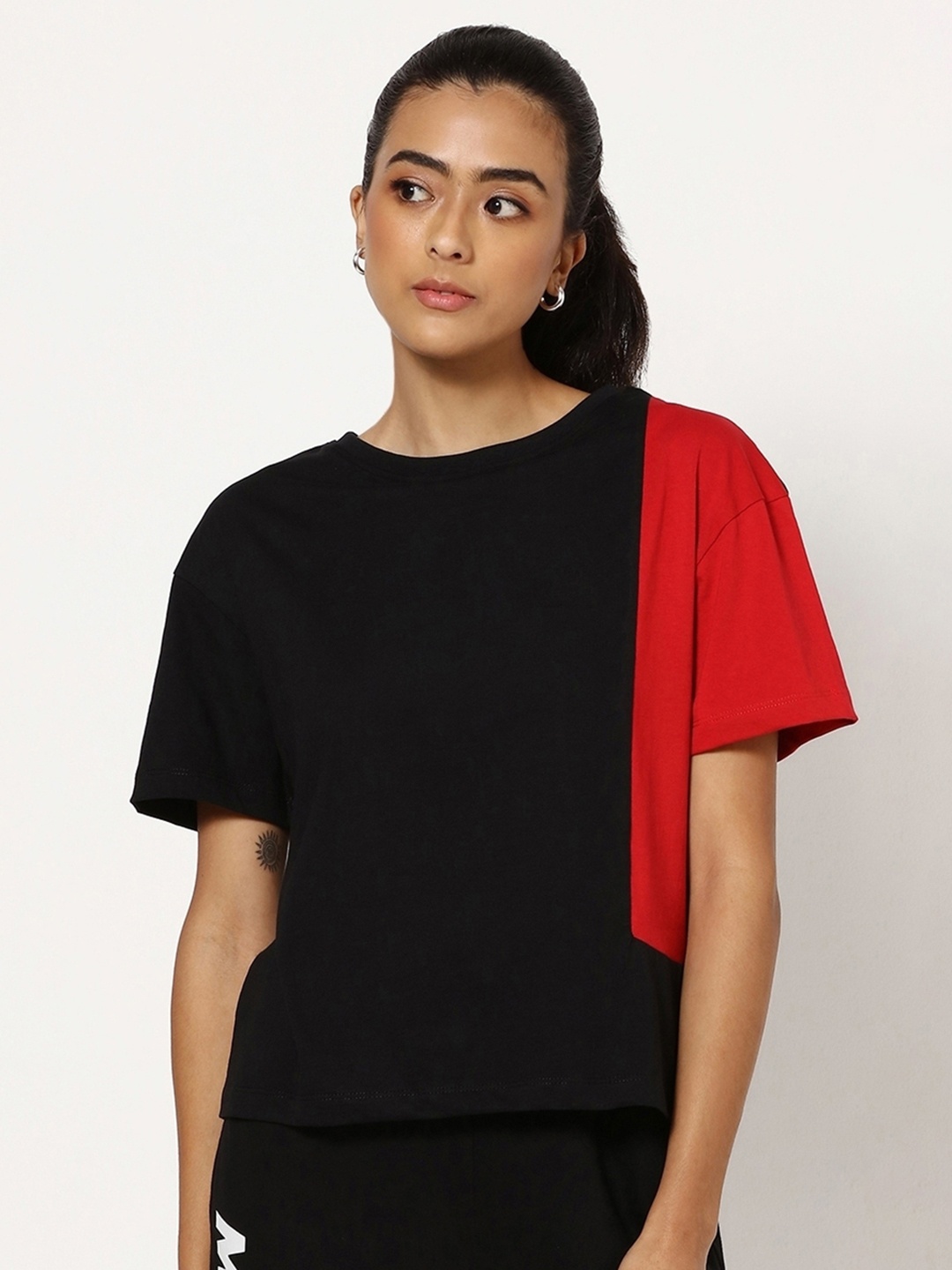 

Bewakoof Graphic Print Mickey Mouse Drop-Shoulder Sleeves Cotton T-shirt, Black