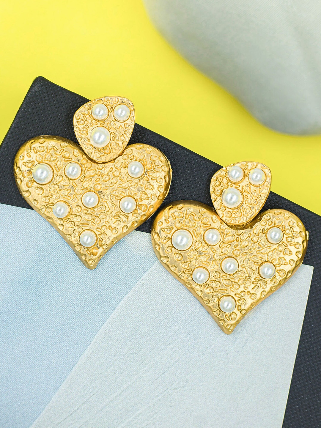 

Bellofox Heart Shaped Studs Earrings, Gold