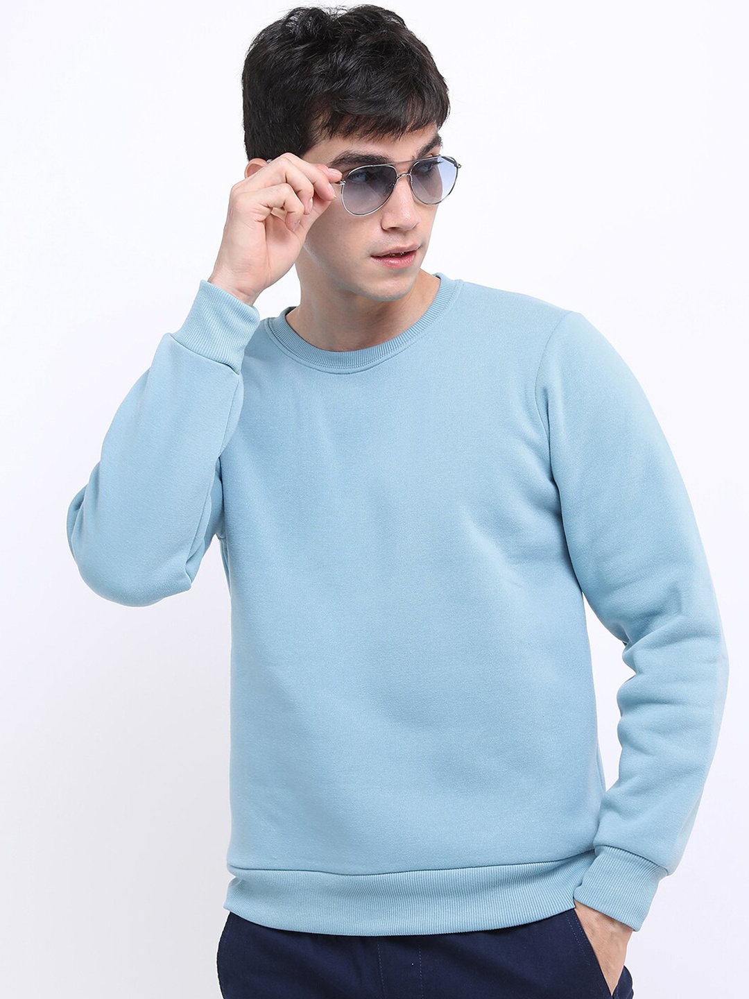 

HIGHLANDER Men Blue Solid Sweatshirt