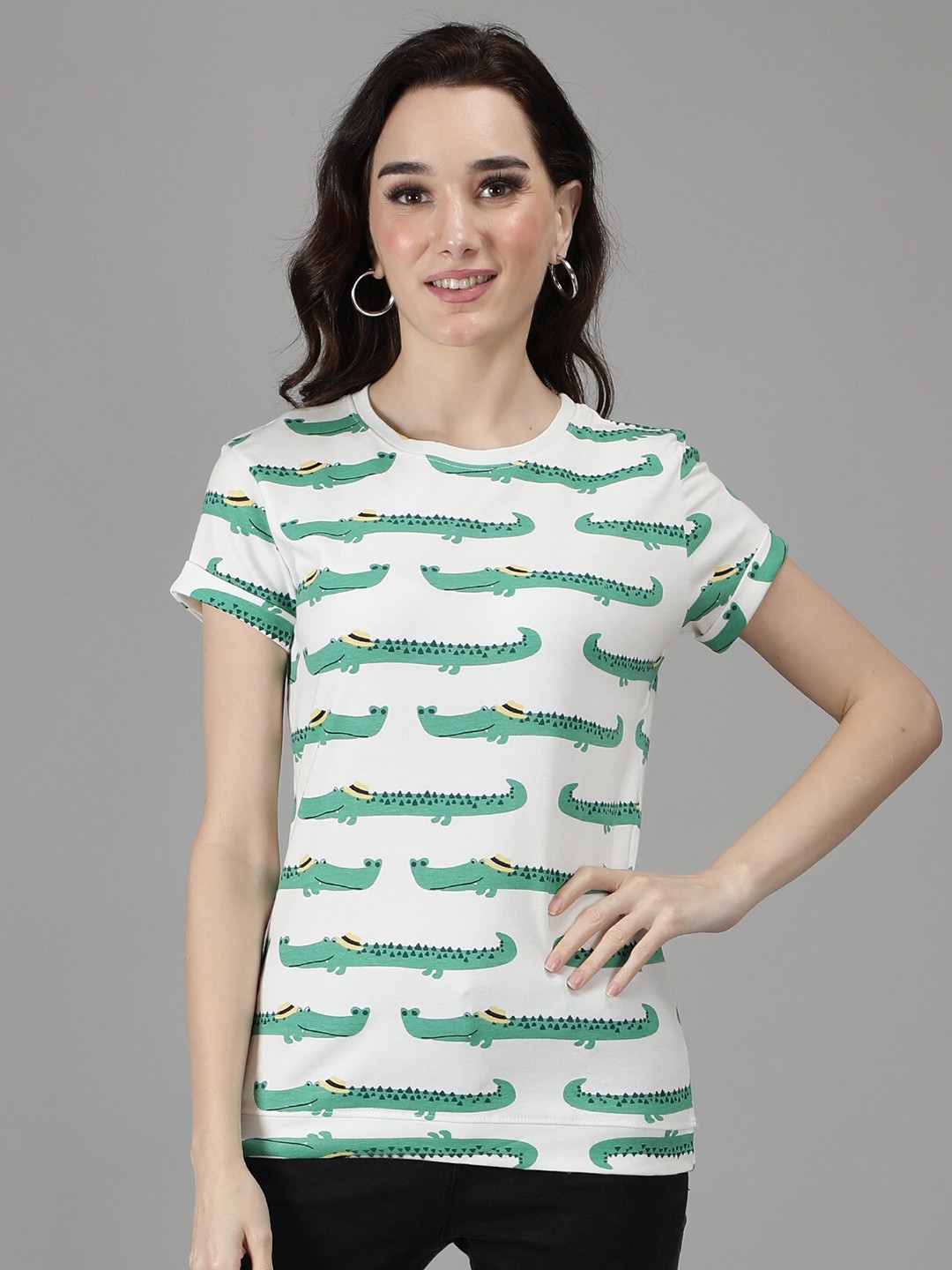 

Sonex Gold Women White & Green Printed Slim Fit Cotton T-shirt