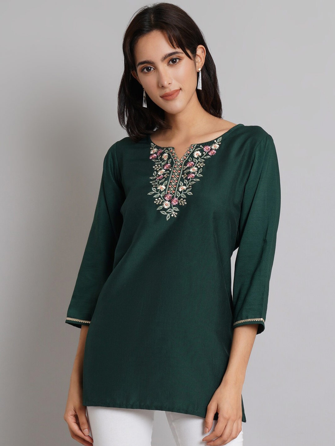 

Risirioutfit Green Ethnic Motifs Embroidered Thread Work Thread Work Kurti