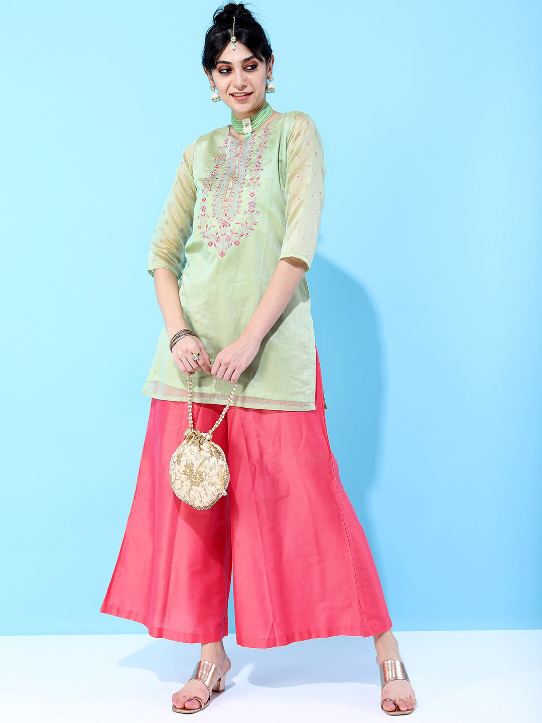 

Vishudh Women Green & Pink Geometric Embroidered Kurta