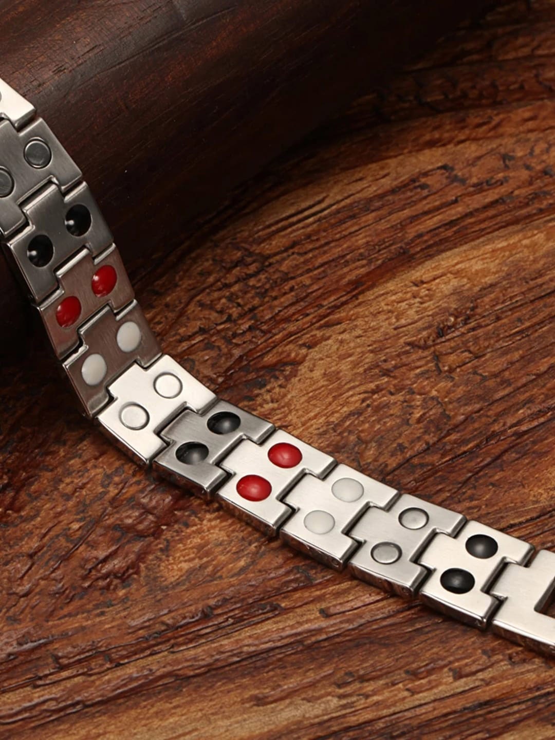 

UNIVERSITY TRENDZ Men Silver-Plated Link Bracelet