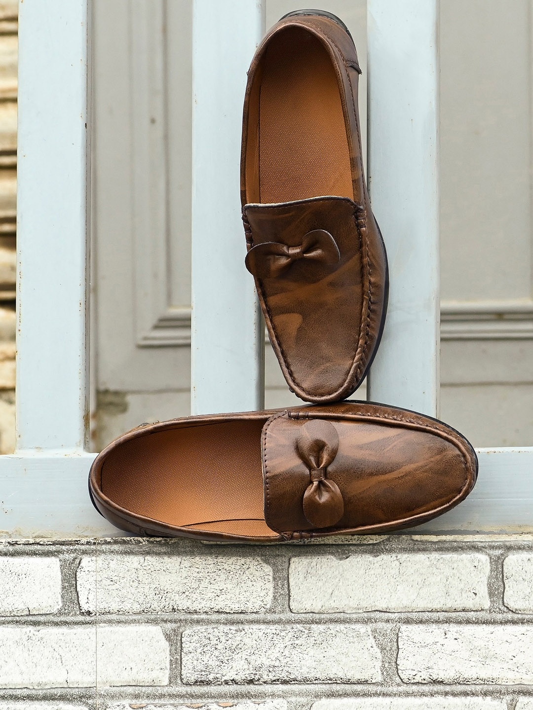 

BUCIK Men Textured Casual Loafers, Brown