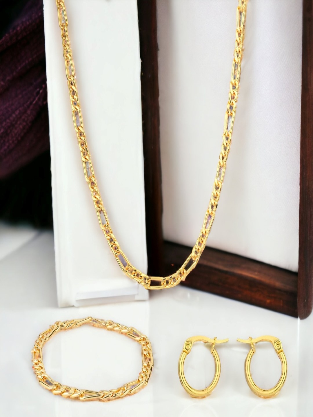 

Goldnera Men Gold-Toned Brass Brass-Plated Chain, Bracelet & Ear Hoop