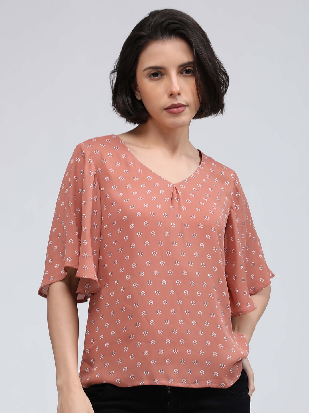 

IDK Women Peach-Coloured & White Floral Print Georgette Top