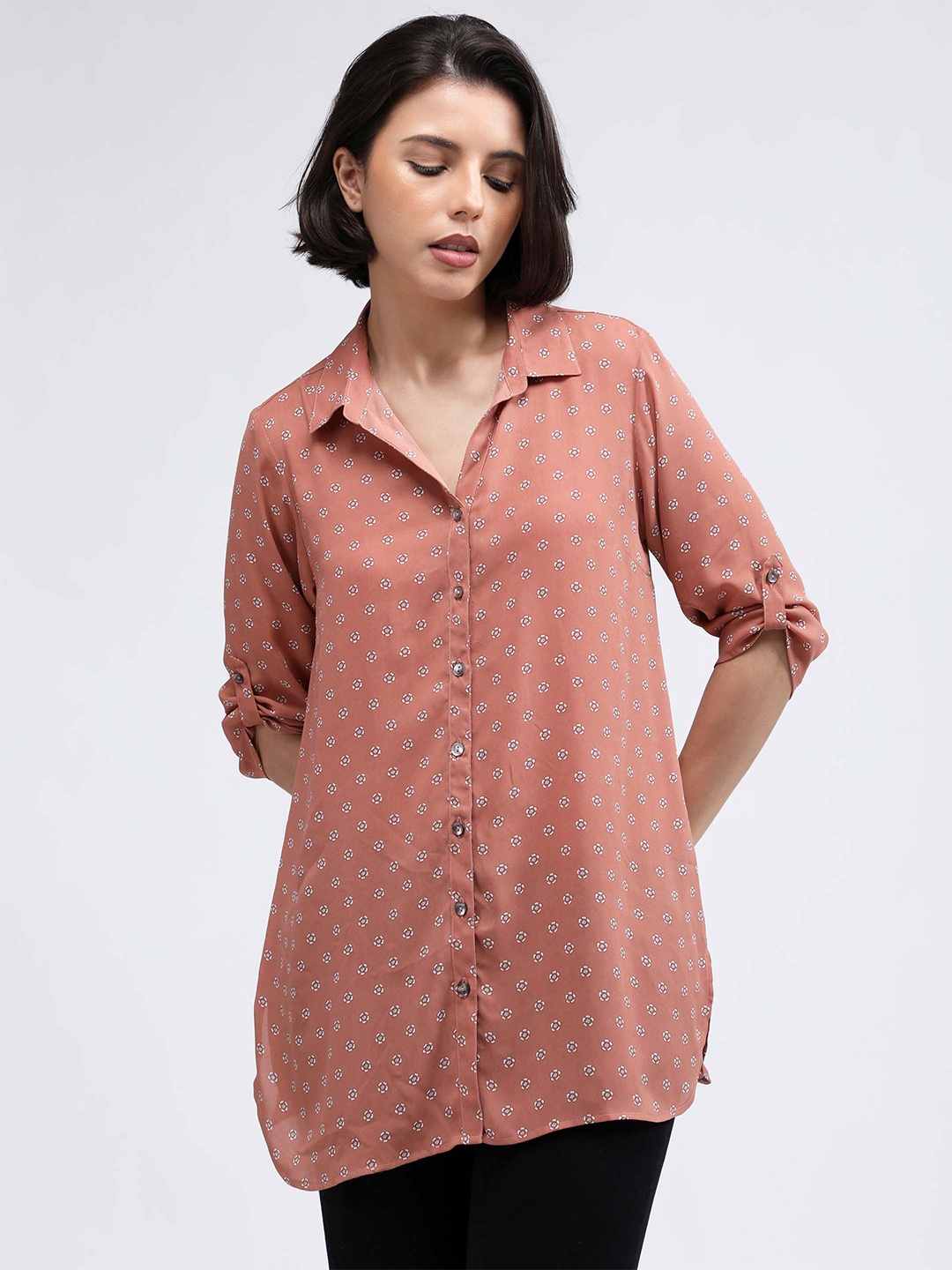 

IDK Women Peach-Coloured & White Floral Print Roll-Up Sleeves Shirt Style Longline Top