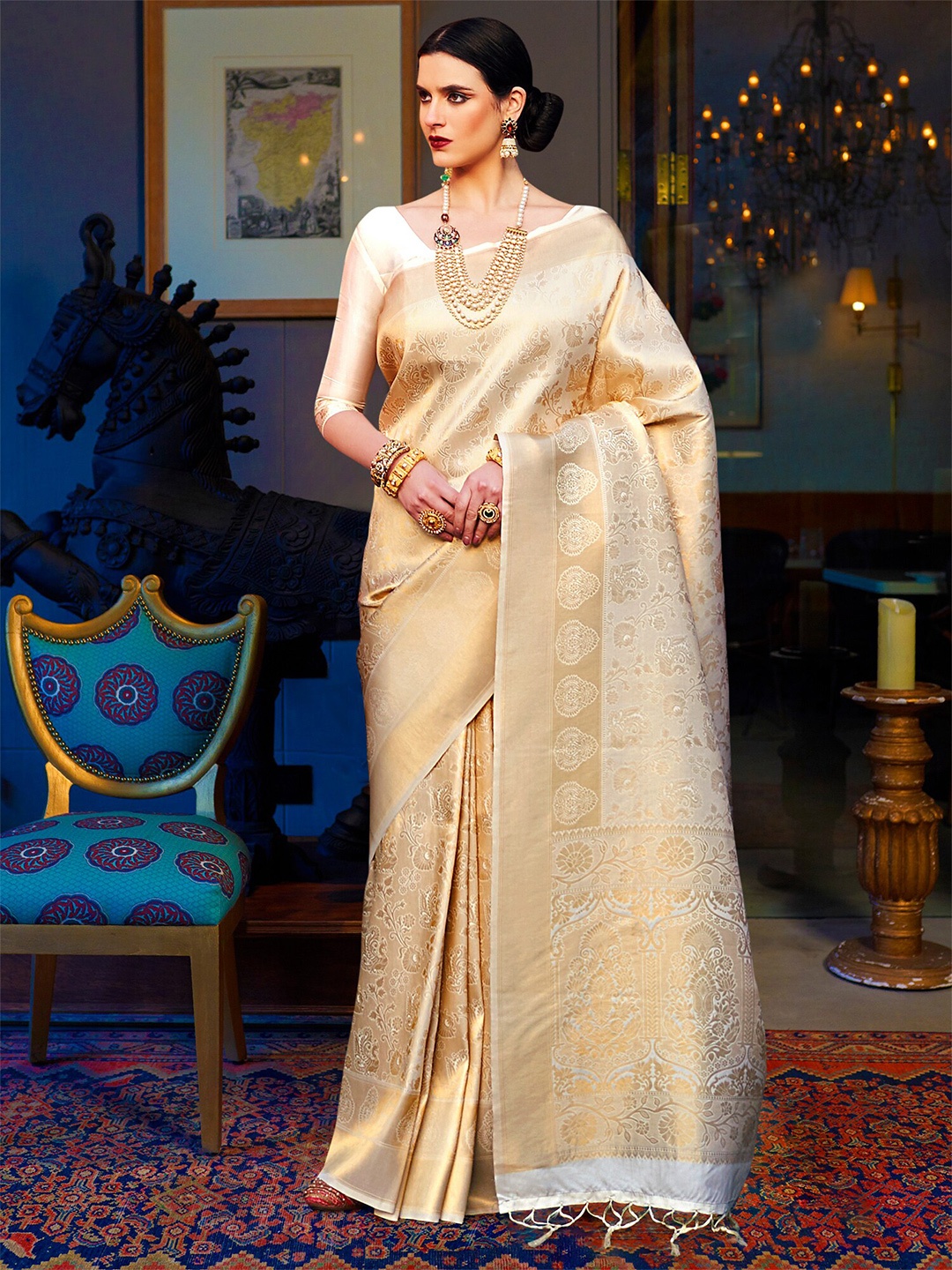 

Mitera Cream-Coloured & Gold-Toned Woven Design Zari Silk Blend Kanjeevaram Saree