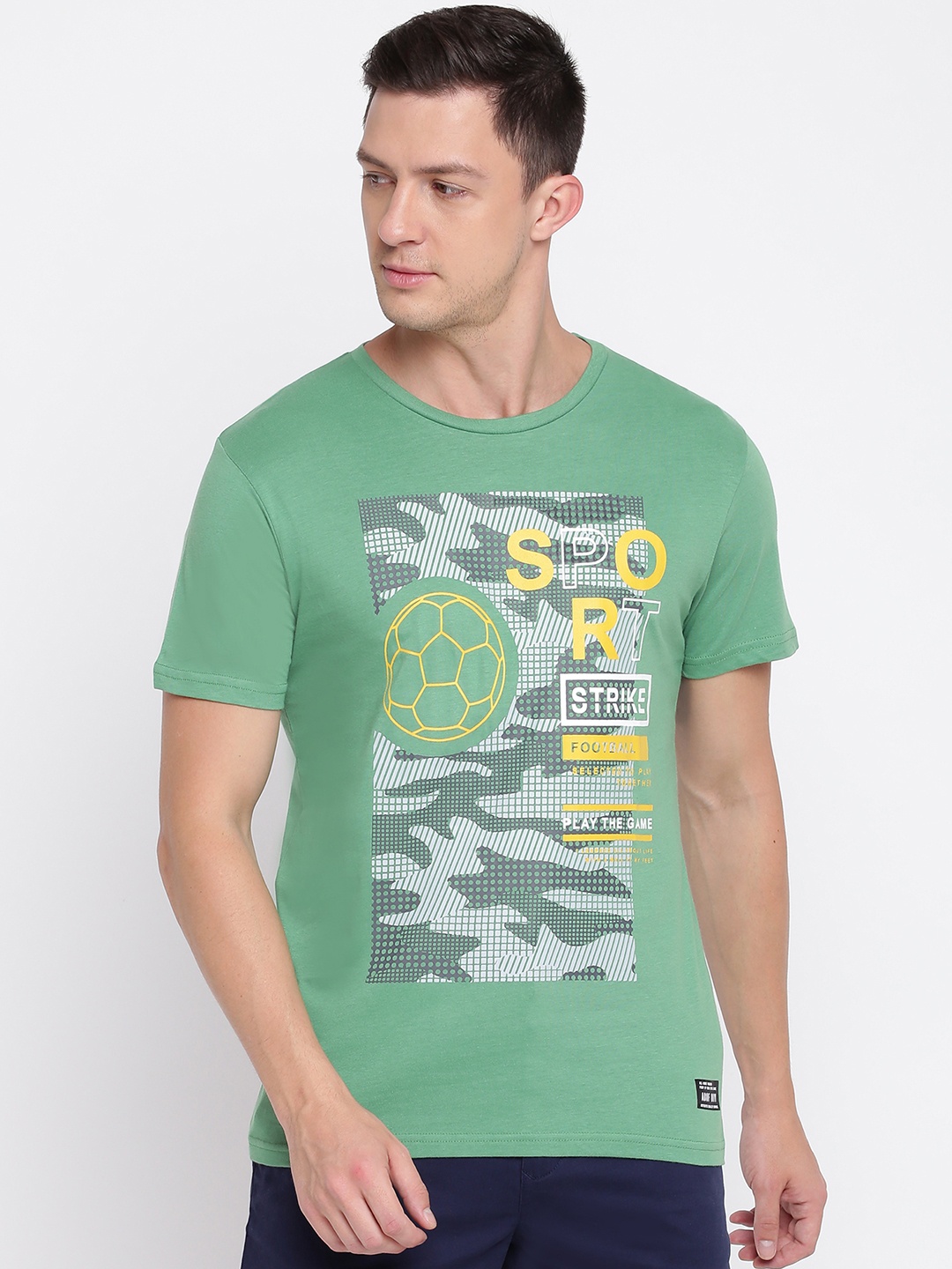 

abof Men Green Typography Printed Raw Edge Slim Fit T-shirt
