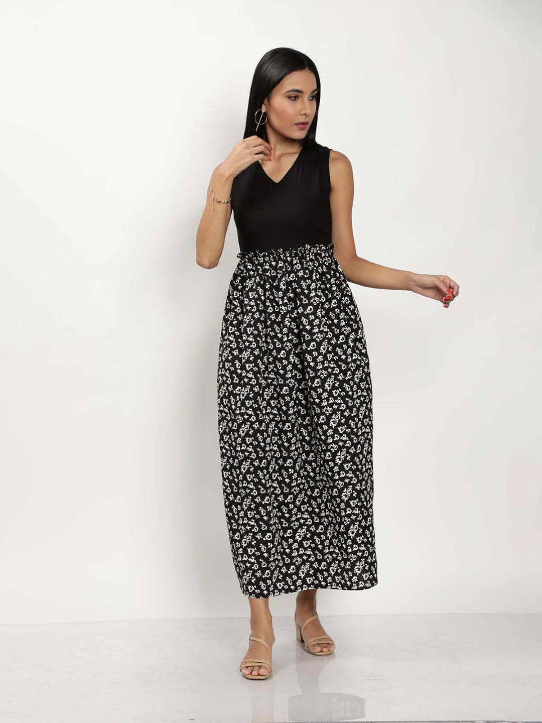 

TheBlackLover Women Black Floral Printed Cotton Maxi Dress