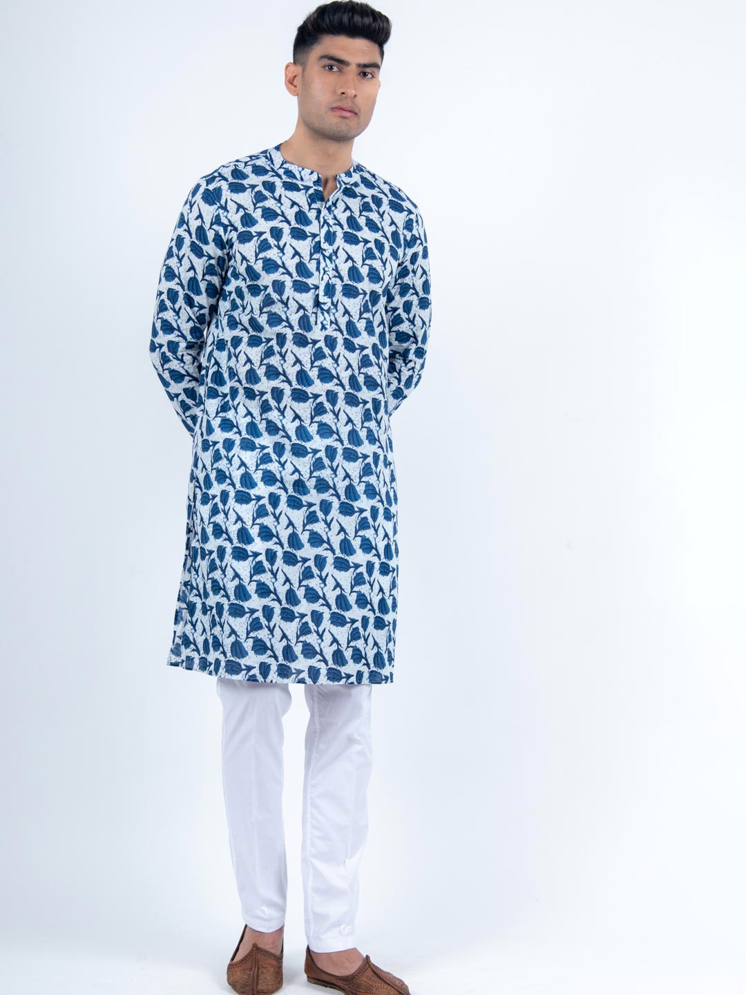 

Tistabene Men Blue Floral Printed Straight Kurta