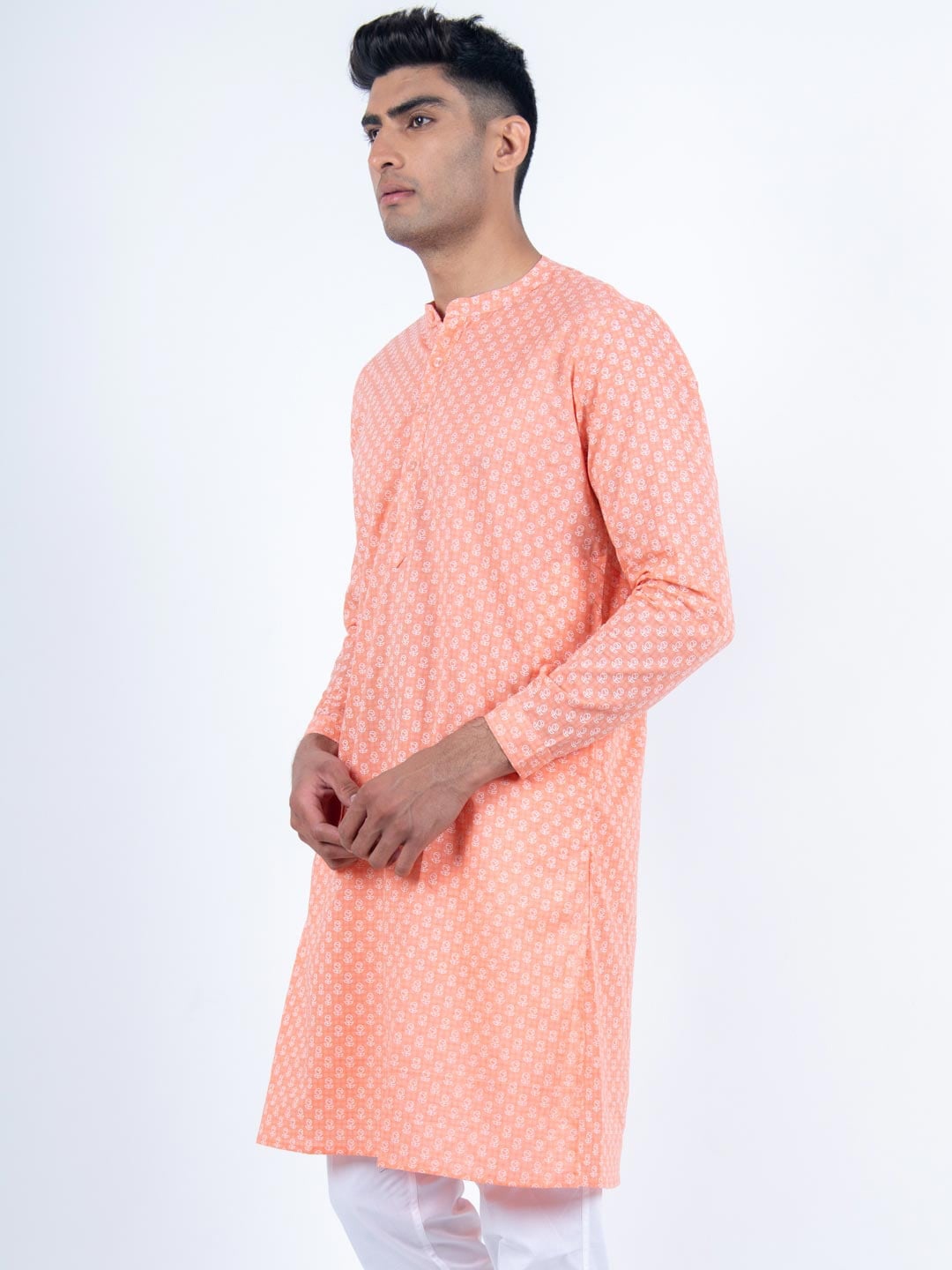 

Tistabene Men Peach Coloured & White Cotton Floral Printed Kurta