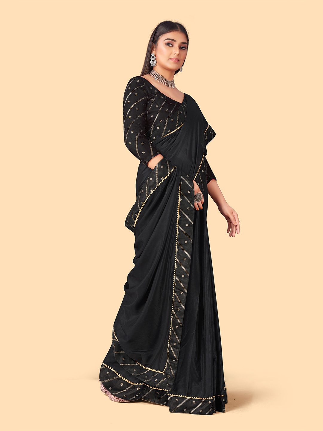 

TEREZA Black & Gold-Toned Zari Silk Blend Saree