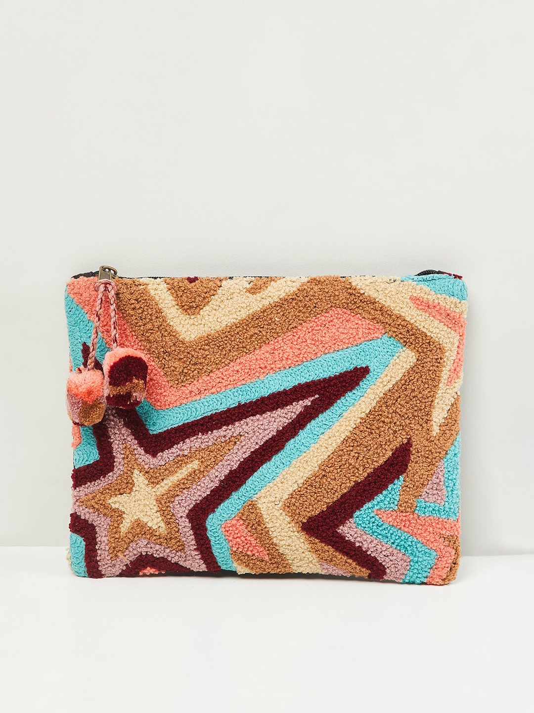 

max Women Textured Pouch, Brown