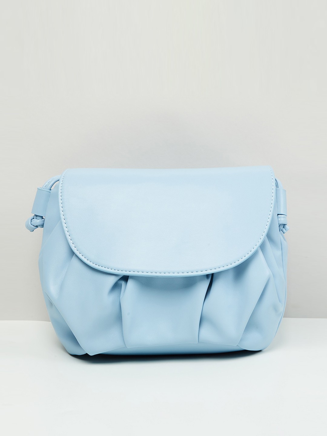 

max Women Solid Sling Bag with Flap, Blue