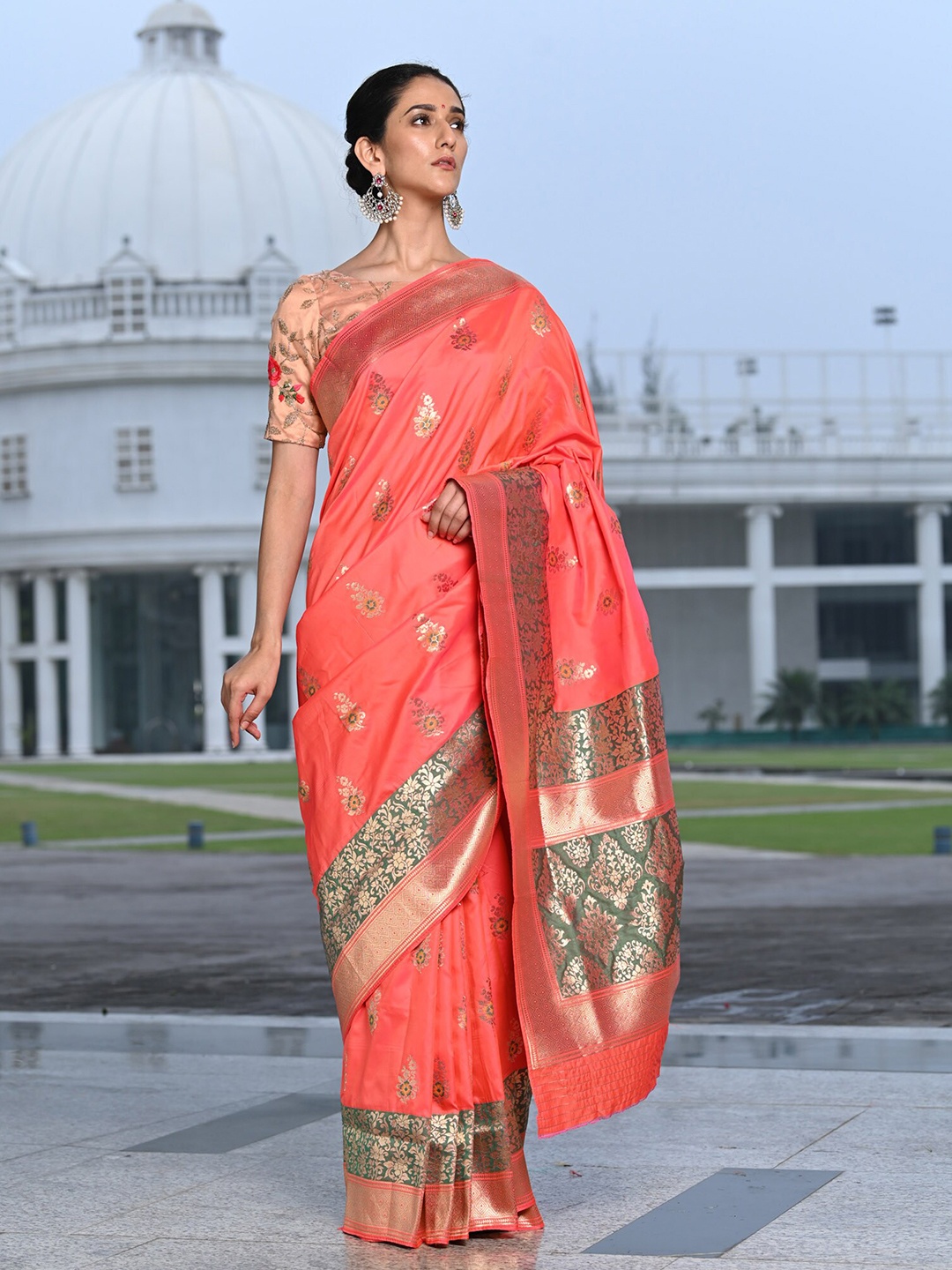 

BEATITUDE Red & Gold-Toned Woven Design Zari Banarasi Saree