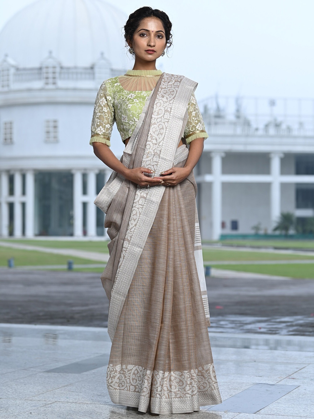 

BEATITUDE Beige & Silver-Toned Zari Saree